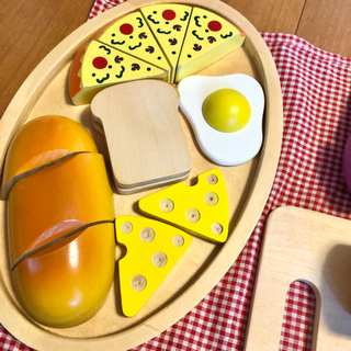 木製　おままごとセット　hape 果物　パン　ケーキ　野菜の画像