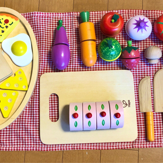 木製　おままごとセット　hape 果物　パン　ケーキ　野菜の画像