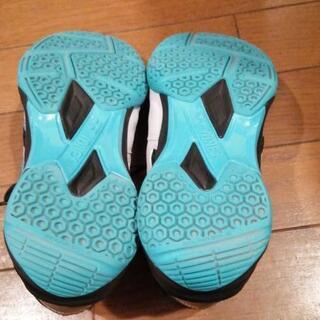 ヨネックスバドミントンシューズ24.5センチの画像