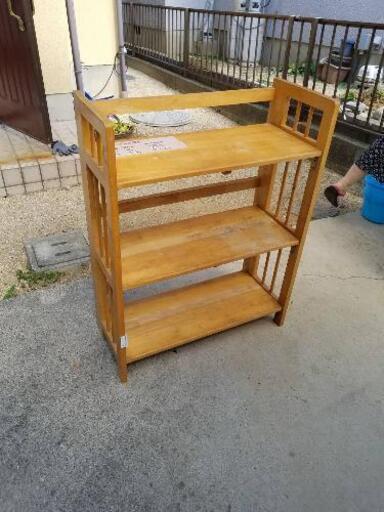 折りたたみ式の棚