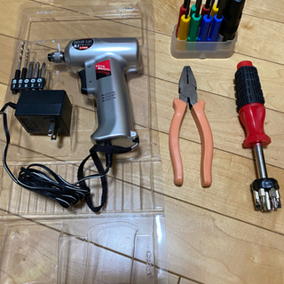 電動ドライバー　と　ちょっとした工具