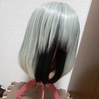 ブラックインナーのシルバーヘアーウィッグ