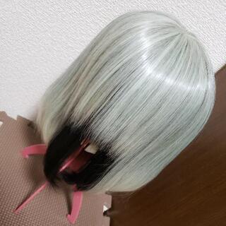 ブラックインナーのシルバーヘアーウィッグの画像