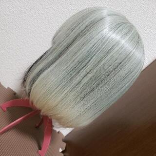 ブラックインナーのシルバーヘアーウィッグの画像
