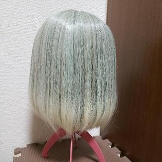 ブラックインナーのシルバーヘアーウィッグの画像