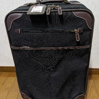 黑キャリーケース