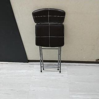 折り畳み椅子の画像