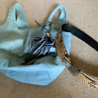 無料　水色の本革バック　蛇皮のベルト　中古　難あり