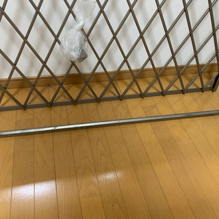 面格子 窓格子 アルミ菱（ヒシクロス）面格子 壁付 W1220H990LIXIL/TOSTEM 建材屋D-795　訳あり　キズあり　金具なし　アルミ　面格子　サッシ関連　DIY リフォーム 修理 修繕 補修の画像