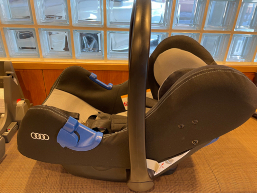 Audi純正チャイルドシート（3WAY）& ISOFIXベース