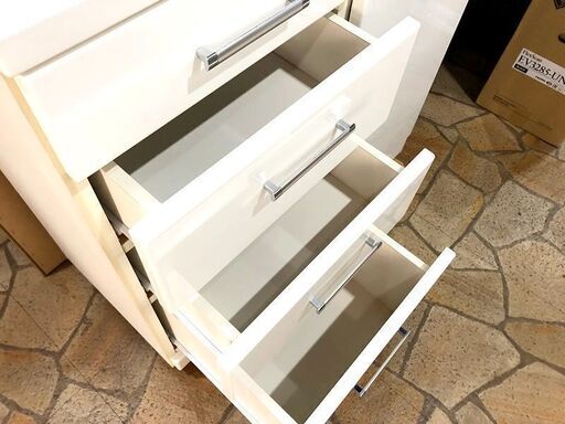 札幌近郊　送料無料　ﾆﾄﾘ　食器棚　ﾎﾜｲﾄ　大量収納　幅88㎝×奥行42㎝×高さ210㎝
