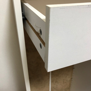 引き出し付き本棚の画像