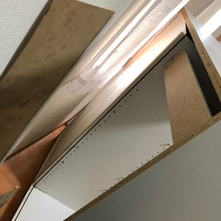 引き出し付き本棚の画像