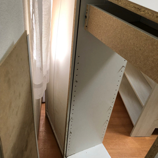 引き出し付き本棚の画像
