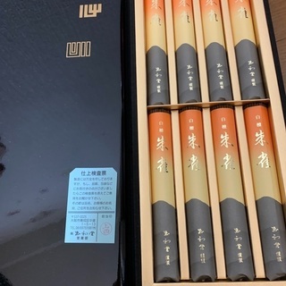 黒化粧箱入り