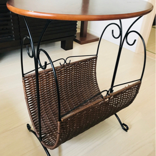 【定価1万円程度、購入1年未満】マガジンラック　テーブル　アイアン　アジアン　エスニックの画像