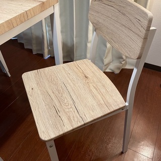 ダイニングテーブルの画像