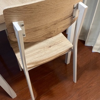 ダイニングテーブルの画像