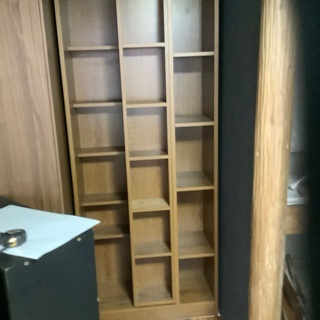 木目　スライド本棚　奥行き活用の画像