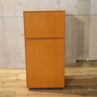 arflex(アルフレックス)のCOMPOSER(コンポーザー) キャビネットです。ナチュラルな質感とシンプルなデザインはスタイリッシュなインテリアや北欧スタイルの本棚や食器棚にもおススメです！BH708の画像