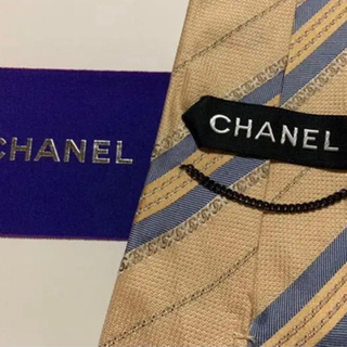 CHANEL ネクタイ ストライプ柄の画像