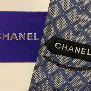 CHANEL ネクタイ チェック柄の画像