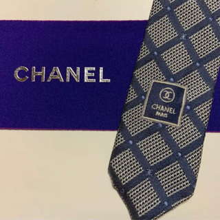 CHANEL ネクタイ チェック柄の画像