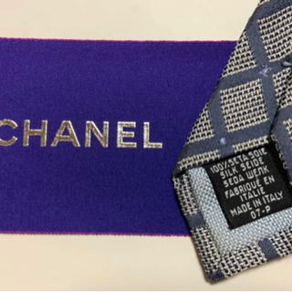 CHANEL ネクタイ チェック柄の画像