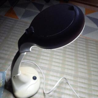 ルーペ付きデスクライトの画像