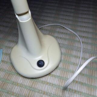 ルーペ付きデスクライトの画像