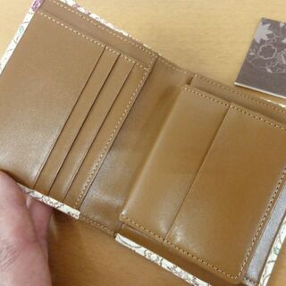 未使用 文庫革　花柄　二つ折り財布　播州姫路革細工　牛革型押し　手彩色　札幌 中央区の画像