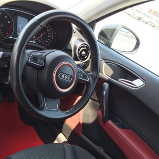 可愛いツートン《Audi A1》コミコミ価格！車検ほぼ2年！！の画像