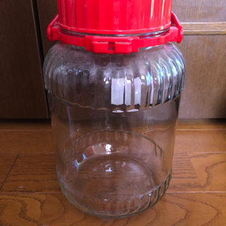 梅酒などを漬ける瓶の画像