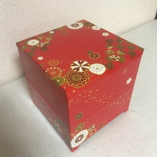 紙製の重箱の画像