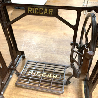 RICCARのアンティークミシン台を売ります！