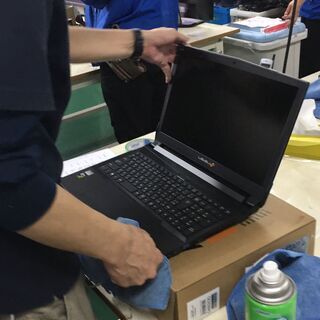 倉庫内作業（中古パソコンの出荷作業）の画像