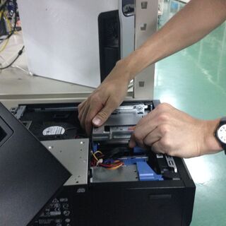 倉庫内作業（中古パソコンの出荷作業）の画像