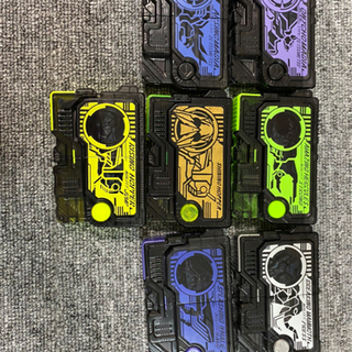 DX飛電ゼロワンドライバーとプログライズキーの画像