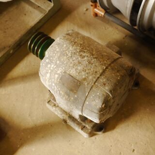 古い業務用精米機、垂直コンベア、ホッパ、3.7kWモータ 他（2台有り）の画像
