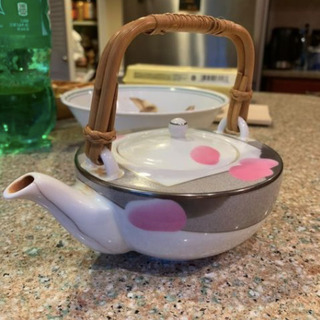 この急須を見つけるのを手伝ってください