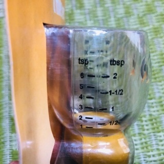 計量カップ、泡立て器、ヘラの3点セットの画像