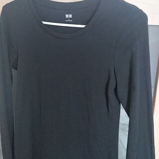 【差し上げます】ユニクロ ロンT 黒 カットソー