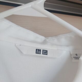 【差し上げます】ユニクロ 白シャツ レディースの画像
