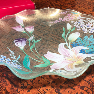 ガラス皿  花柄の画像