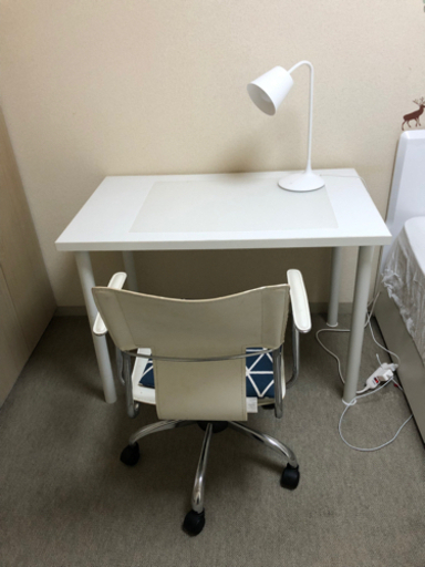 イケア机、椅子、ライト付き