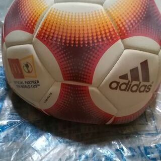 サッカー⚽ボール　アディダス&マクドナルドコラボ　1999FIFA  2002年限定販売　未使用　自宅コレクション品　レア物希少価値　キズ汚れ無し。の画像