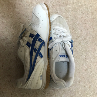 （お譲り先決まりました）上履き　asics 24センチの画像