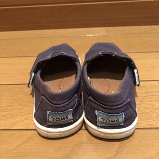 【中古】子供靴 TOMS スリッポン T6 （13.5センチ相当）の画像