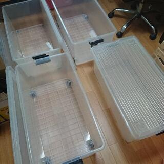 衣装ケース4つありますの画像