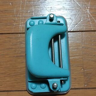 ①穴あけパンチ☺️あげます